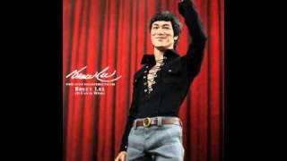 Hot Toys 1/6 Scale Bruce Lee Collectible Figure (In Casual Wear)