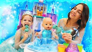 Andiamo alla festa della bambola Elsa e facciamo il gelato! Giochi con bambole per i bambini piccoli