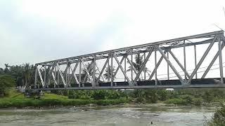 KA U53 Putri Deli Melintas Jembatan Sei Padang Tebing Tinggi Divre1
