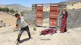 Revenge Day: Husband defends pregnant first wife from threats from savage second wife
