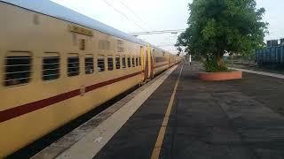 01705 Jabalpur - Ahmedabad Special Fare Exam Special | Crossing Station | Indian Railway | WR |