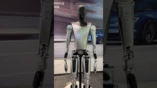 We encountered the humanoid robot Optimus - Tesla Bot Gen2, one of Elon Musk's new Tesla projects.