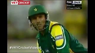 Abdul razzaq batting vs new zealand 89 from 40 balls (9 fours,5 sixes)