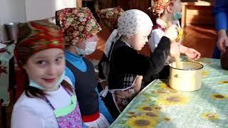 Мастер-класс «Овсяные блины, как колеса у весны» в Вожегодском центре традиционной народной культуры