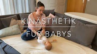 Babys richtig hochnehmen, wickeln und drehen (Kinästhetik Infant Handling)