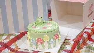 Decorating a Frog Cake