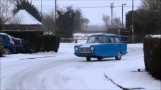 1963 Reliant Regal Slatty - fun in the snow