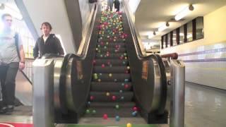 Balls on escalator