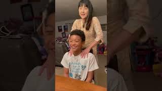 Japanese mother massages acupressure points to her 11-year-old son #massage #acupressure