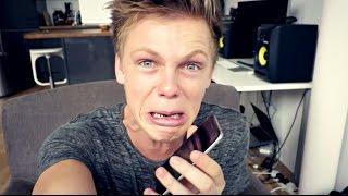 CASPAR LEE GETS IPHONE 6