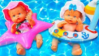 I gemellini Nenuco si nascondono dal sole in sabbiera e in piscina. Video per i bambini piccoli