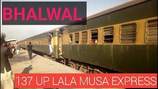 Sargodha to Lala Musa train | 137 Up Lala Musa Express is arriving Bhalwal Railway Station