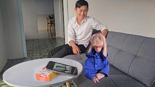 Su happy call mom by phone but pretends to be angry too cute 