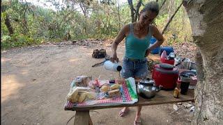 ACAMPAMOS NO RIO MISTERIOSO  COMEMOS ESPETINHO DE GATO