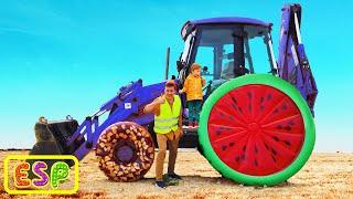 Papá en el tractor azul se cayó la rueda, el niño Leo vino al rescate y reparó el tractor