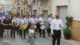 La banda de Xàbia en el desfile del Encuentro Comarcal en el marco del 60 aniversario del CAM