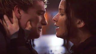 The Hunger Games / Katniss Everdeen & Peeta Mellark (Jennifer Lawrence, Josh Hutcherson)