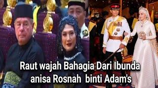 Raut wajah Bahagia Bonda Anisa Di majelis Bersanding Seakan terpesona Melihat anaknya sendiri