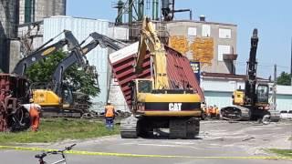 CN Derailment Strathroy 2017 - Righting Box Cars With Excavators