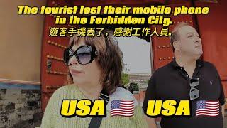 visit Beijing:The tourist lost their mobile phone in the Forbidden City.遊客手機丟了，感謝工作人員.