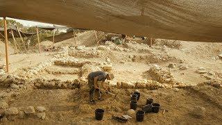 Excavation at Akko - A Day on the Tel