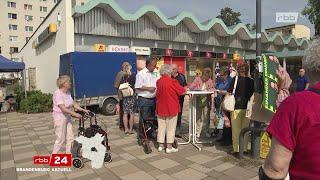 Rentnerprotest gegen Postfiliale Schließung in Stadt Brandenburg