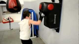 LECON DE BOXE ANGLAISE AVEC UN PRO, TOM ROUOT 9 ANS CHAMPION DU VAR 2013.