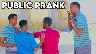 PUBLIC PRANK MOBILE LA ISKA DAFAYO..|| Qadar Hindi Bile Aalta Iyo Baaquli Boy