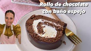 Rollo de chocolate con relleno de crema con  baño de chocolate