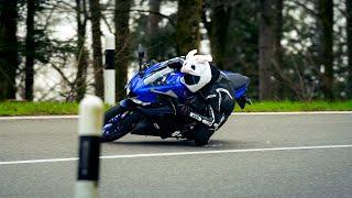 HOW TO HANG OFF A YAMAHA YZF R125 2024 - KNEEDOWN A SPORTBIKE