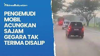 Pengemudi Mobil Acungkan Sajam Gegara Tak Terima Disalip