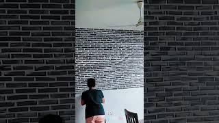 The process of making wall decorations with sponge foam to form a brick pattern