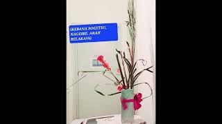 Ikebana sogetsu, nageire style.With commercial blooms used, RM198. Cont. 60129381219.