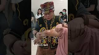 Pengobatan tradisional Ibu Ida Dayak