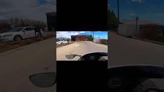 THIS is why it's important to turn your head on a motorcycle