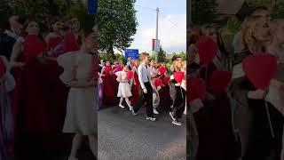 Торжественное шествие выпускников в Вилейке
