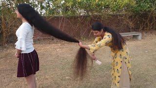 Adolescente indiana tem o cabelo mais longo mundo | AFP