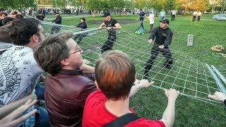 "Кто к забору подойдет – упадёт!" Протест в Екатеринбурге против строительства храма