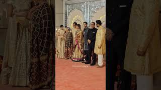 THE BACHCHANS ARRIVE at #anantambani #wedding #shorts #mumbai #amitabhbachchan #abhishekbachchan