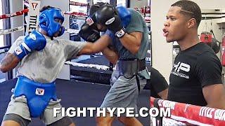 DEVIN HANEY GIVES "GRADUATE" SPARRING ADVICE TO AMARI JONES, WHO TRADES BLOWS WITH SPARRING PARTNER