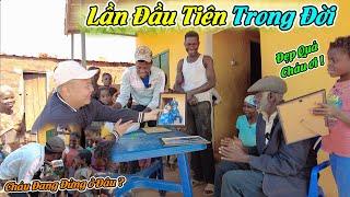 Lindo| Lần Đầu Tiên Trong Đời Bác Trưởng Thôn 82 Tuổi và Các Cháu Được Thấy Chính Mình Trong Bức Ảnh