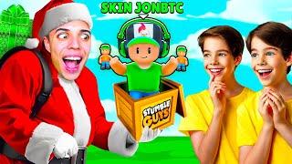 PAPA NOEL REGALA a NIÑOS MI SKIN de STUMBLE GUYS!