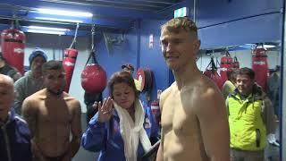 'Australian boxer goes nude to make weigh-in' #15MOF