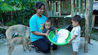 Harvest cassava to sell at the market, close the cupboard, Dung and Dau play/garden together