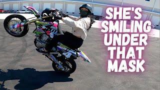 GIRLFRIEND WHEELIES SUZUKI DRZ400SM | Mr2Moto