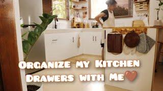 Organizing Kitchen Drawers️