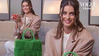 What does Taylor Hill carry in her bag for Paris Fashion Week? | Vogue France