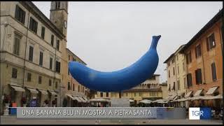 Arte: l'estate pop di Pietrasanta, il significato della banana blu di Giuseppe Veneziano