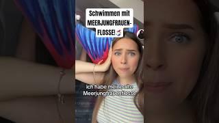 Ich schwimme mit einer Meerjungfrauenflosse!‍️ #shortvideo #lustig#mermaidtail#pool#schwimmen