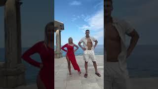 Ich liebe es dass er bei jedem schrott mit macht haha ️ #dance #couple #barcelona #holiday